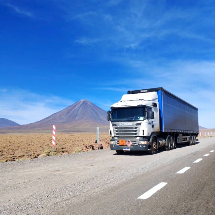 Altiplano chileno: mais um embarque cruzando o corredor bioceânico.